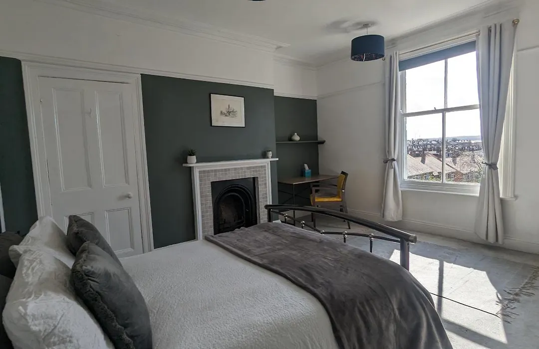 Spacious Home, By Headingley Stadium, Lgi, Leeds Arena, And The University Of Leeds-1
