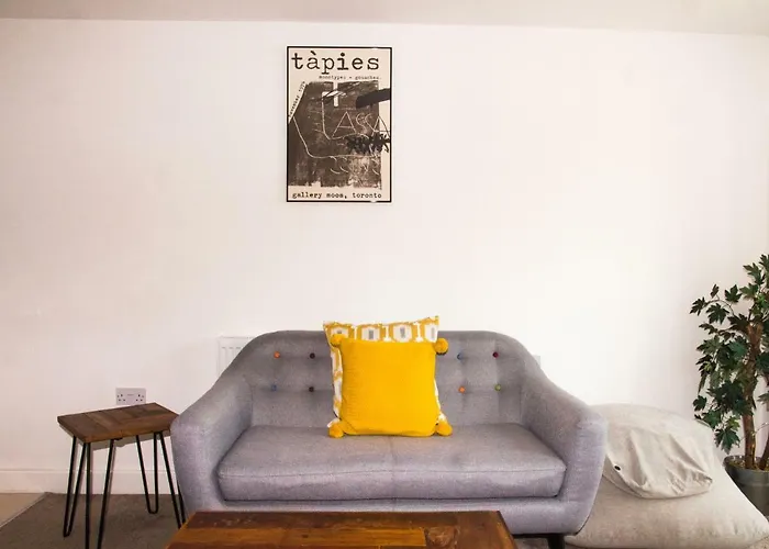 Impressive Urban Townhouse - Leeds City Centre